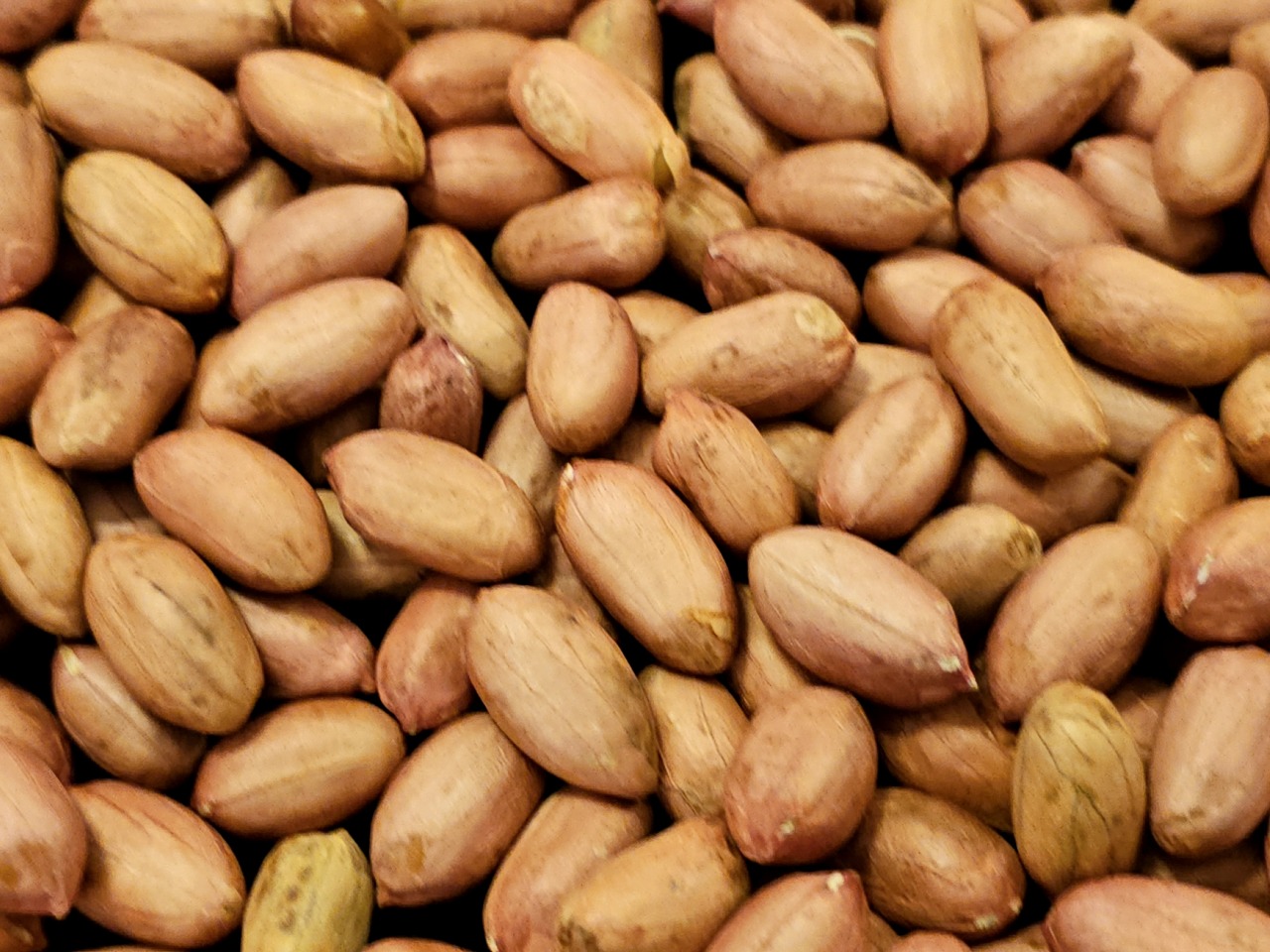Raw peanuts presented in bulk commodity detail.